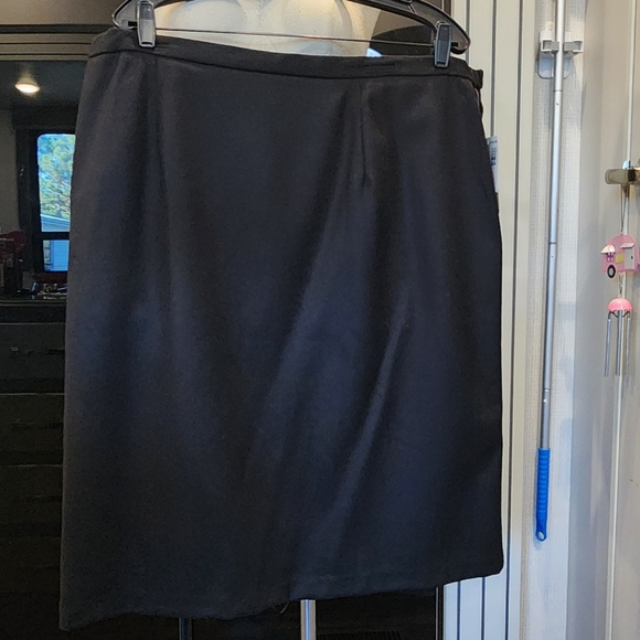 NWT'S SAG HARBOR 2PC SUIT JACKET/SKIRT - Picture 4 of 13